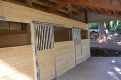 1_horse-barns-polebarns-construction00
